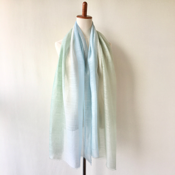 さらウール＊WOOLSILK＊水色×裏葉柳色＊手染ウールシルクストール 3枚目の画像