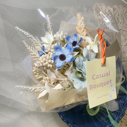 Casual Bouquet お気軽に贈って頂きたい小さめブーケです。オフホワイトをベース。バッグ入りもあります 3枚目の画像