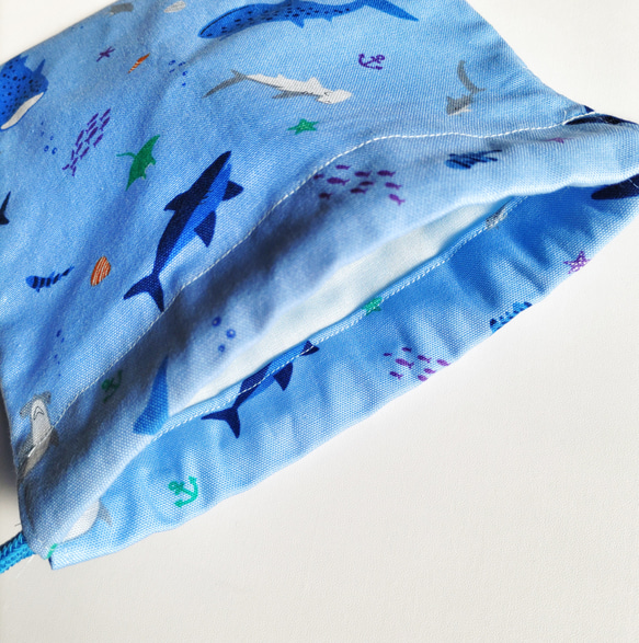 35×30    巾着　お着替え袋   海の生き物　クジラ　サメ　サックス　魚 5枚目の画像