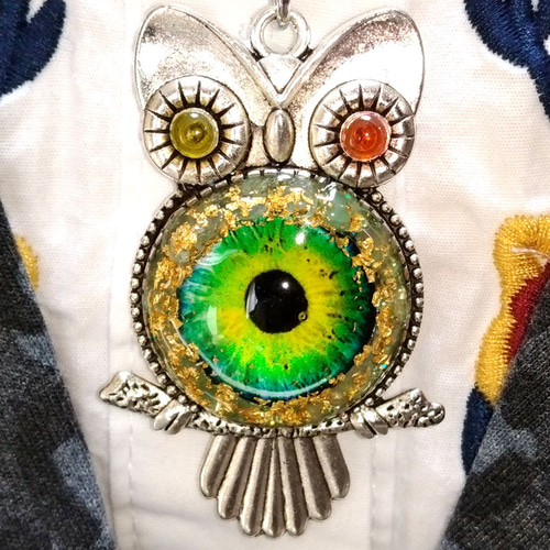 ドラゴンアイの梟の夢ペンダント（グリーンアベンチュリン・金箔