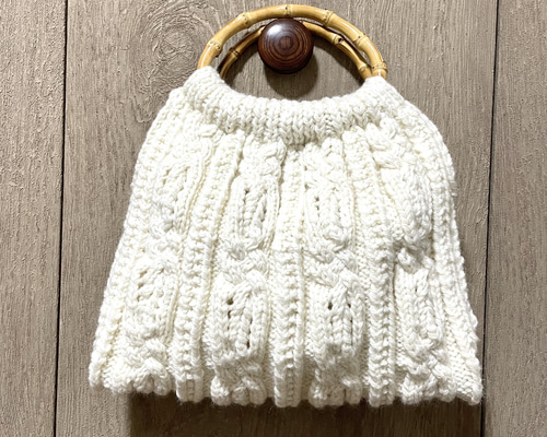 【ちま様】ハンドバッグ　アランニット　レザー　ハンドメイド かぎ針編みのぺたんこニットバッグ（トートバッグ） 本革 持ち手