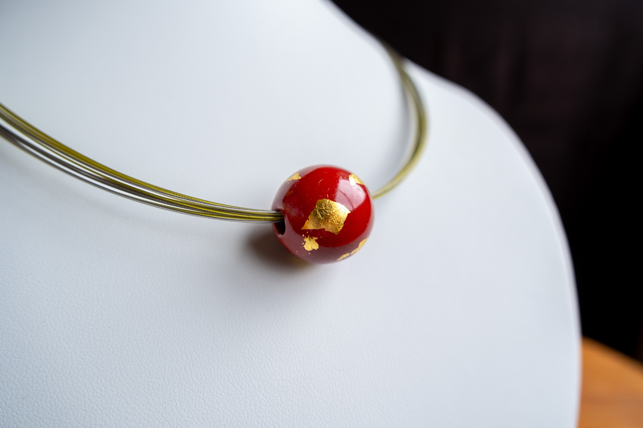 赤珠金箔チョーカー｜軽い付け心地｜本金箔と漆のアクセサリー 7,821円