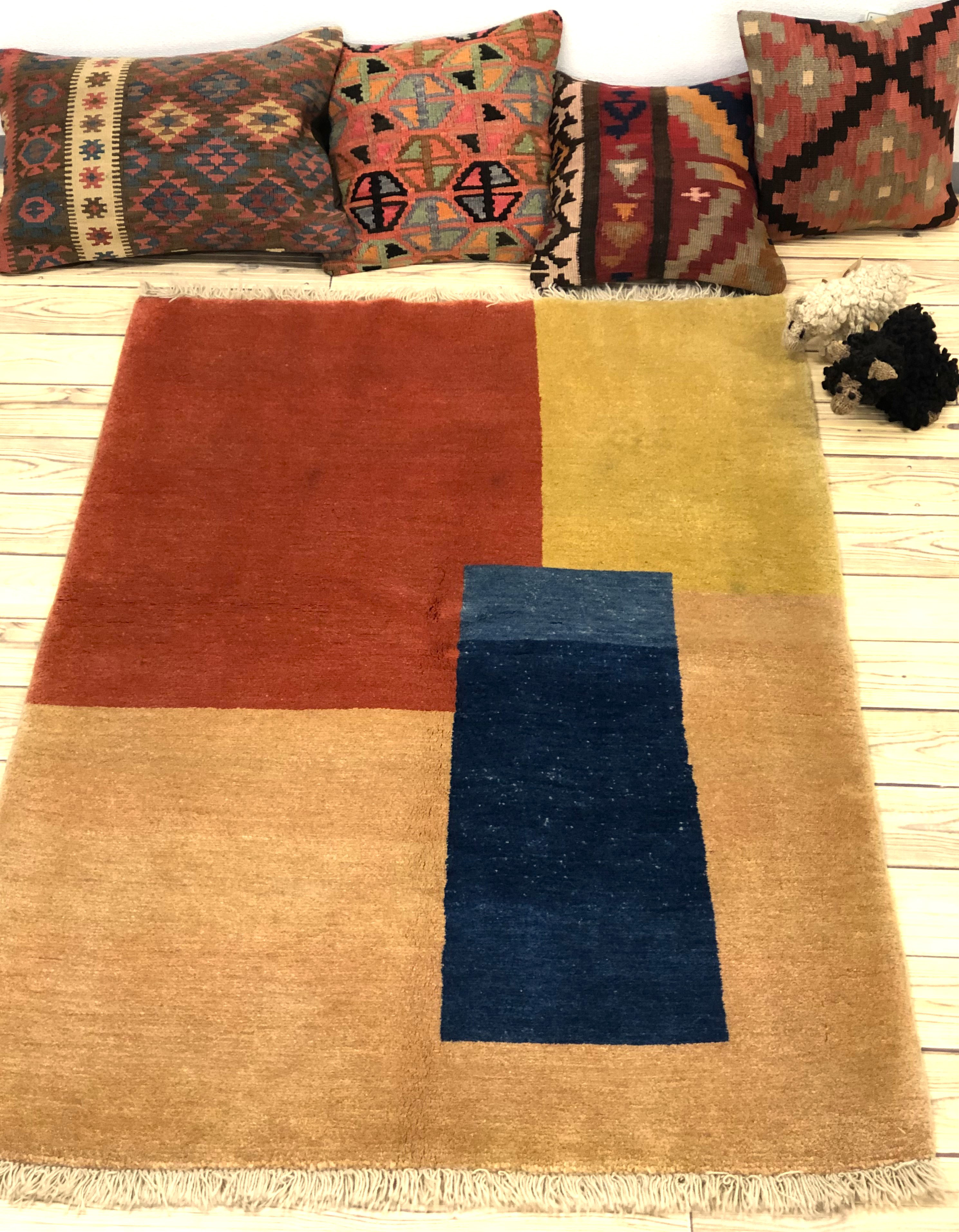 【送料無料　特価 100㎝×150㎝ ラグ】モダンなカラフルタイルのギャッベ　～古の遊牧民の息吹を感じる空間づくり～