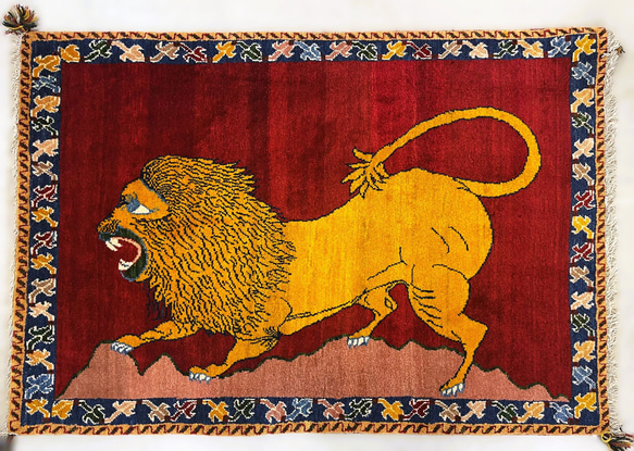 【送料無料 100㎝ × 147㎝】勇ましいライオンの赤いギャッベ　～古の遊牧民の息吹を感じる空間づくり～ 3枚目の画像