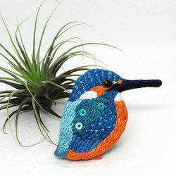 カワセミ☆鳥の刺繍ブローチ ブローチ chikayo＊c-gallery 通販