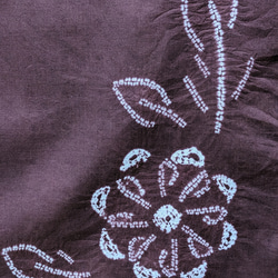 絞り染め　絞り　ハンカチ　花柄　臙脂　コットン　綿 3枚目の画像
