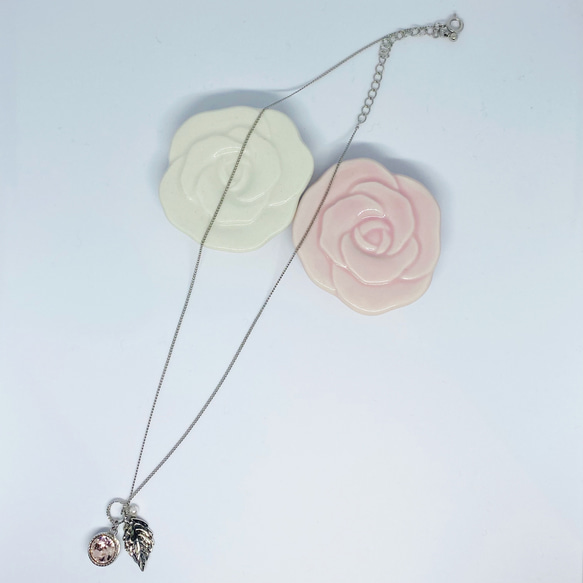 シルバーリーフ　キラキラスワロ　パールビーズを組み合わせた上品なネックレス 7枚目の画像