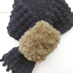 マフラー ファー ブラック 黒 カーキ 模様 編み 手編み 編み物 1枚目の画像