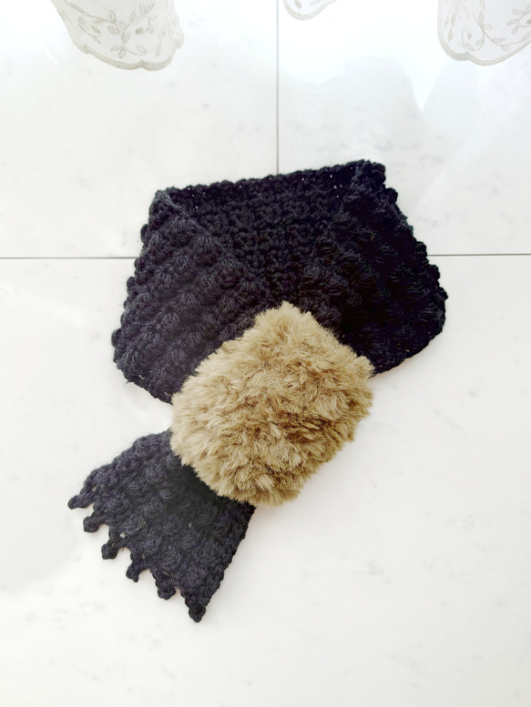 マフラー ファー ブラック 黒 カーキ 模様 編み 手編み 編み物 3枚目の画像