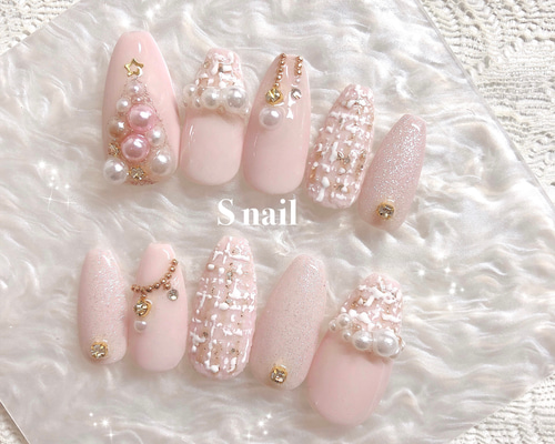 61))クリスマスネイル 韓国風 ミラーネイル ネイルチップ フレンチガーリー mirror red🤍 . . 真っ赤なミラーにキティちゃん🐈♡ . . . #ガーリー