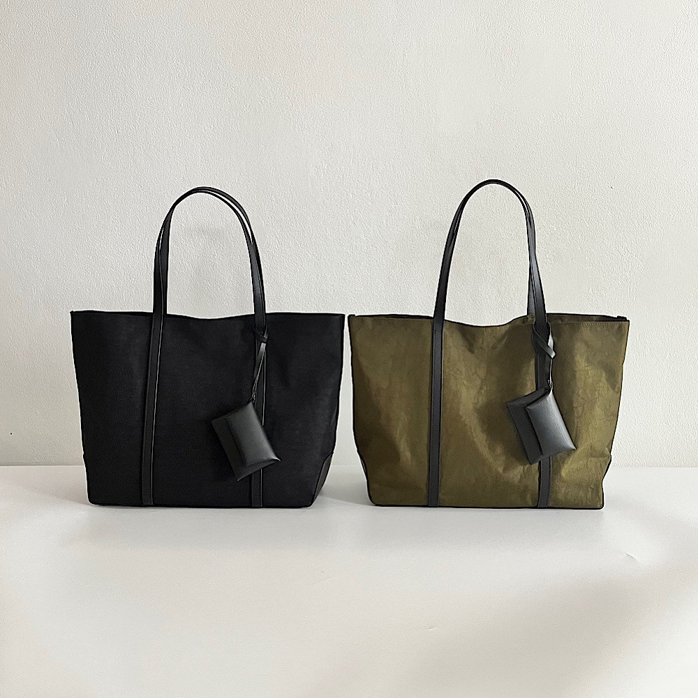 名入れ　ナイロンレザーバッグM（本革ポーチ付き）　大容量バッグ　　通勤バッグ　お稽古バッグ