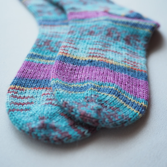 手編みの靴下（Opal CrazyWaters） 5枚目の画像