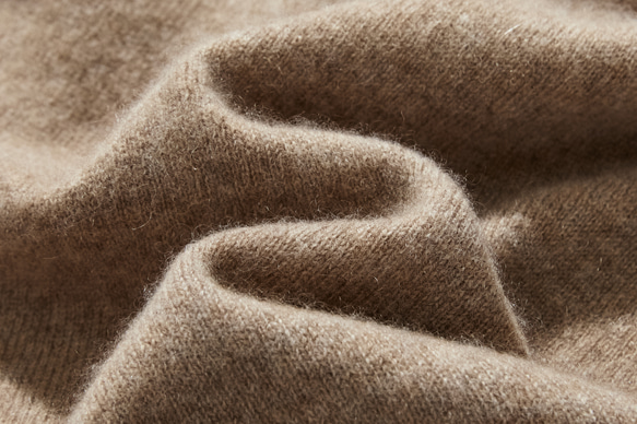 柔軟纖維打造極致舒適感 100% 羊絨高領針織駝色 231109-3 第10張的照片