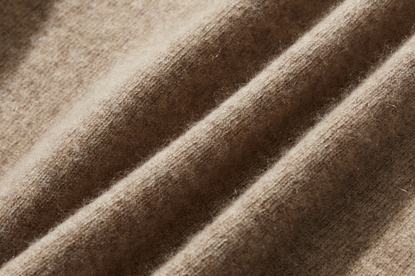 柔軟纖維打造極致舒適感 100% 羊絨高領針織駝色 231109-3 第9張的照片