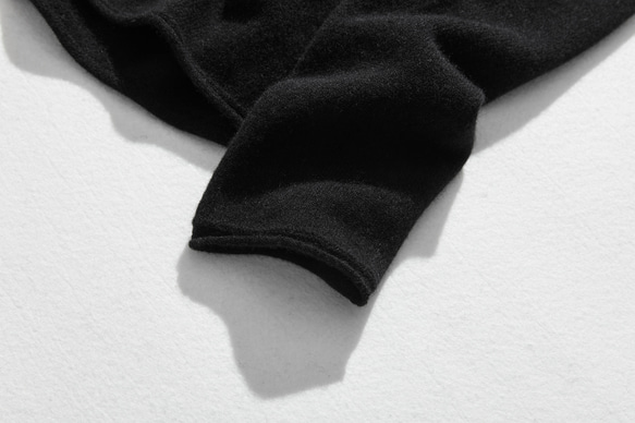 柔軟纖維打造極致舒適感 100% 羊絨高領針織品 黑色 231109-4 第5張的照片