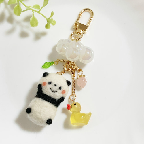 羊毛フェルト☆パンダキーホルダー 驚か