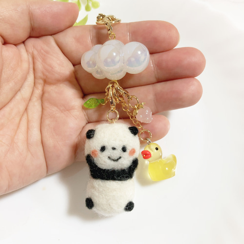 ♡絵本みたいなキーホルダー♡おもちパンダちゃんのハッピーな一日