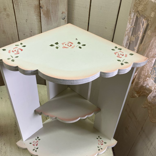 えっさん専用　薔薇のステンシルが可愛いふりふりコーナーラックローズ棚2台おまとめ えっさん専用 薔薇のステンシルが可愛いふりふりコーナーラックローズ