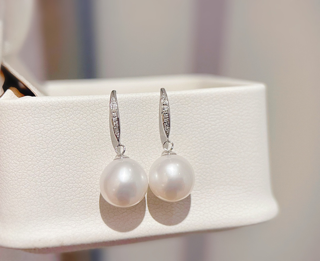 【高級】淡水真珠　ダイヤモンド付きピアスk18
