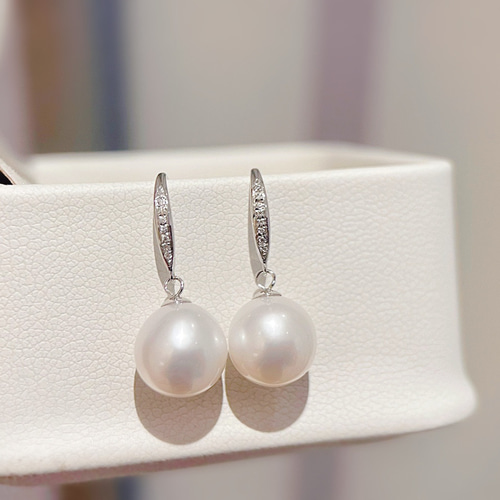 高級】淡水真珠 ダイヤモンド付きピアスk18 ピアス（フック・チェーン  