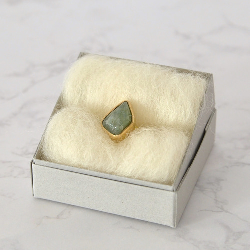 天然石と真鍮のふくりん留めリング 指輪 グリーン 13号 翡翠 ヒスイ