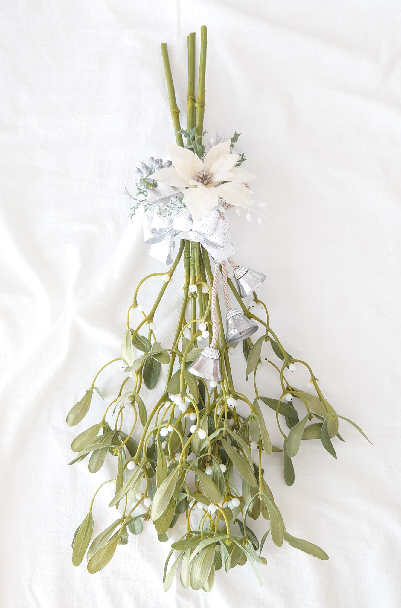 選べるリボン等、ラッピング☆ユーカリ（実付き）のクリスマス スワッグ スワッグ 選べるリボン等、ラッピング☆ユーカリ（実付き）のクリスマス