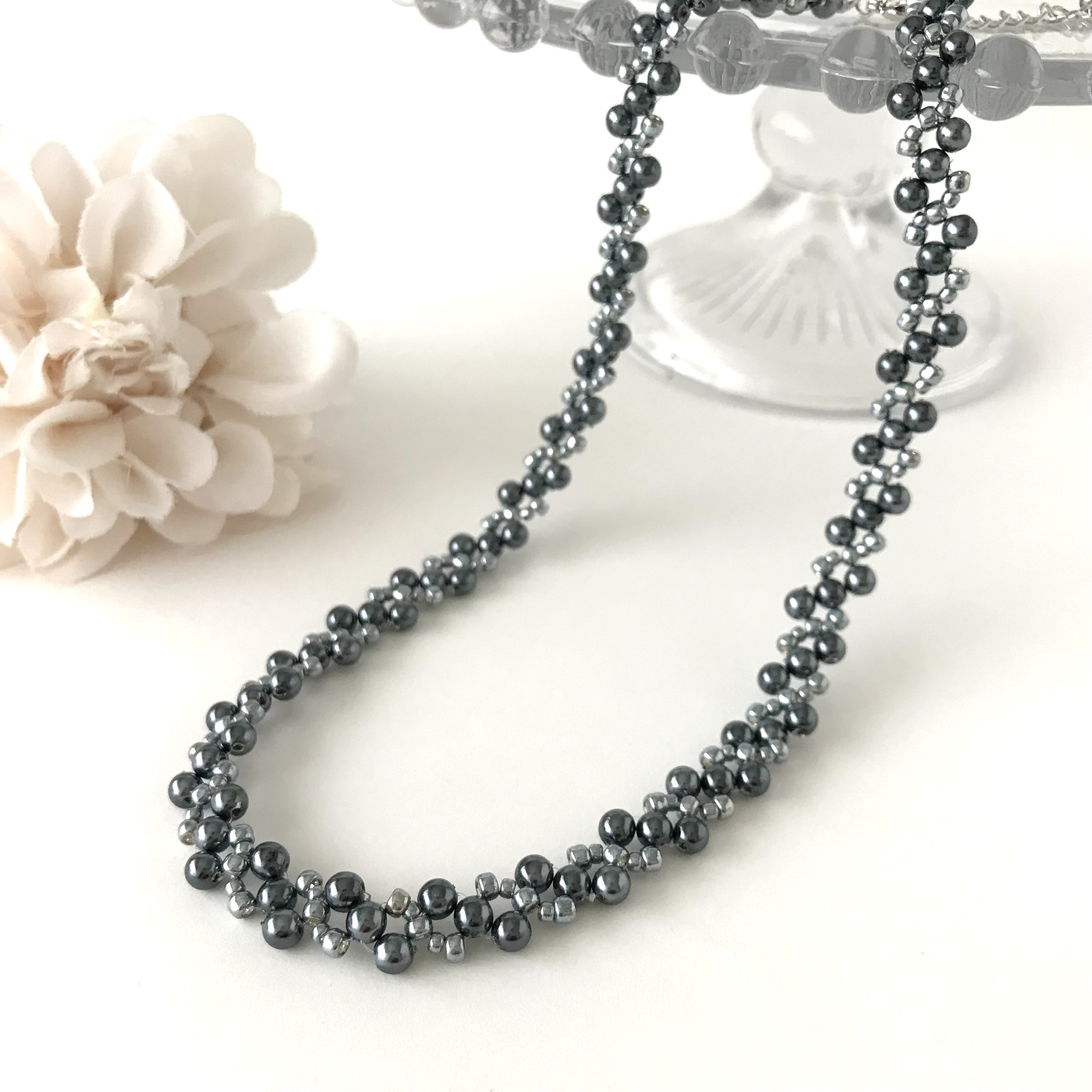 パールの編み込み ネックレス ブルーグレー