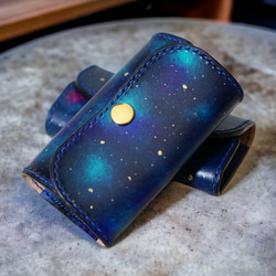 『星の銀河シリーズ』星のカケラ舞う銀河のスマートキーケース  革小物 銀河キーケース スマートキーケース キーケース 1枚目の画像