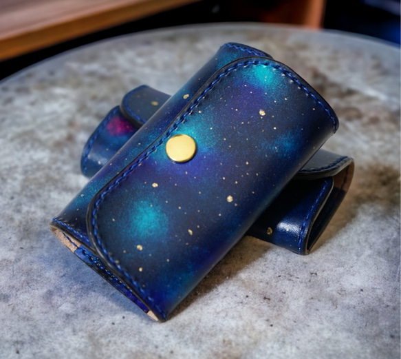 『星の銀河シリーズ』星のカケラ舞う銀河のスマートキーケース  革小物 銀河キーケース スマートキーケース キーケース 1枚目の画像