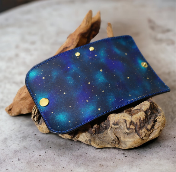 『星の銀河シリーズ』星のカケラ舞う銀河のスマートキーケース  革小物 銀河キーケース スマートキーケース キーケース 4枚目の画像