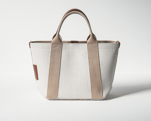 倉敷の綿麻帆布とヌメ革で仕立てた 丈夫で軽量なトートS ＜生成