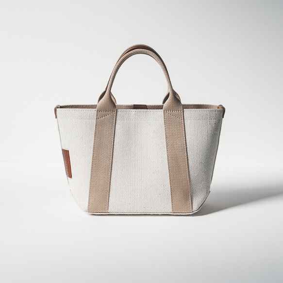 使用了輕量結實的棉麻帆布的托特包 S size 【原色 / ecru】 第1張的照片