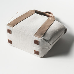 使用了輕量結實的棉麻帆布的托特包 S size 【原色 / ecru】 第4張的照片