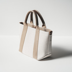 使用了輕量結實的棉麻帆布的托特包 S size 【原色 / ecru】 第2張的照片