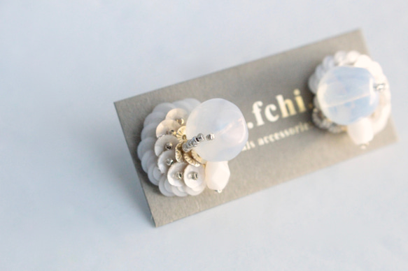 arch flower【White】ピアス/イヤリング 2枚目の画像