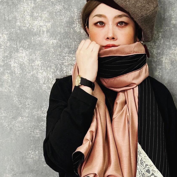 ■10日内発送■【再販】『「4WAY」ピンストライプにレースをポイント。2m大判ショール。』 シャンタン マフラー 冬 1枚目の画像