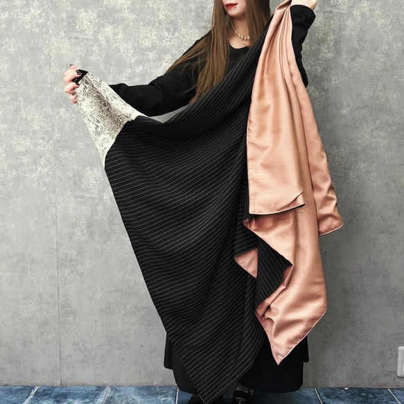 ■10日内発送■【再販】『「4WAY」ピンストライプにレースをポイント。2m大判ショール。』 シャンタン マフラー 冬 9枚目の画像