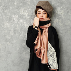 ■10日内発送■【再販】『「4WAY」ピンストライプにレースをポイント。2m大判ショール。』 シャンタン マフラー 冬 5枚目の画像