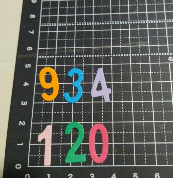 ダイカット 数字セット 100枚 パステルカラー クラフトパンチ コラージュ素材 2枚目の画像