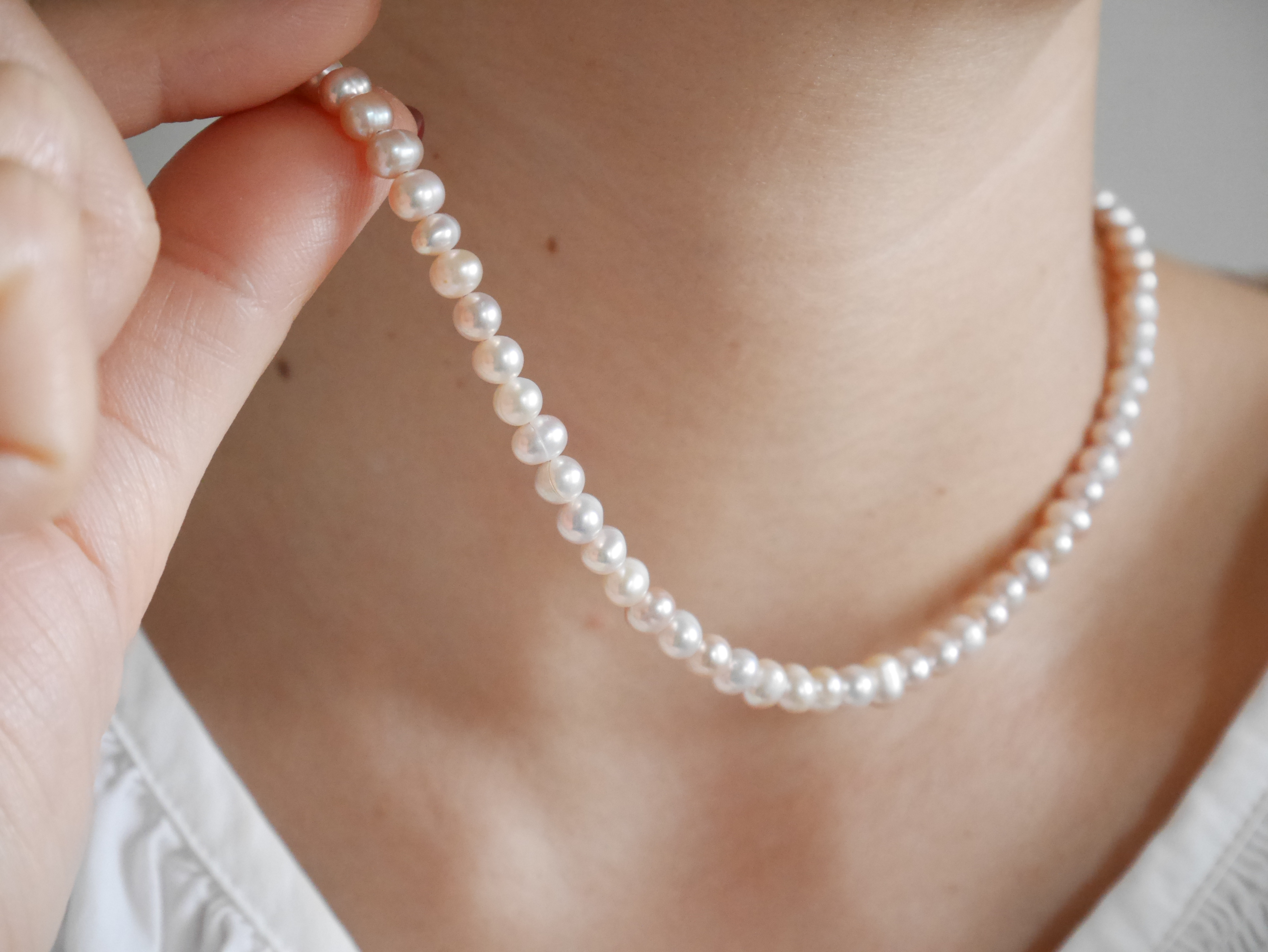 《Komore》肌なじみのいいバロックパールネックレス／小粒・ベージュピンク