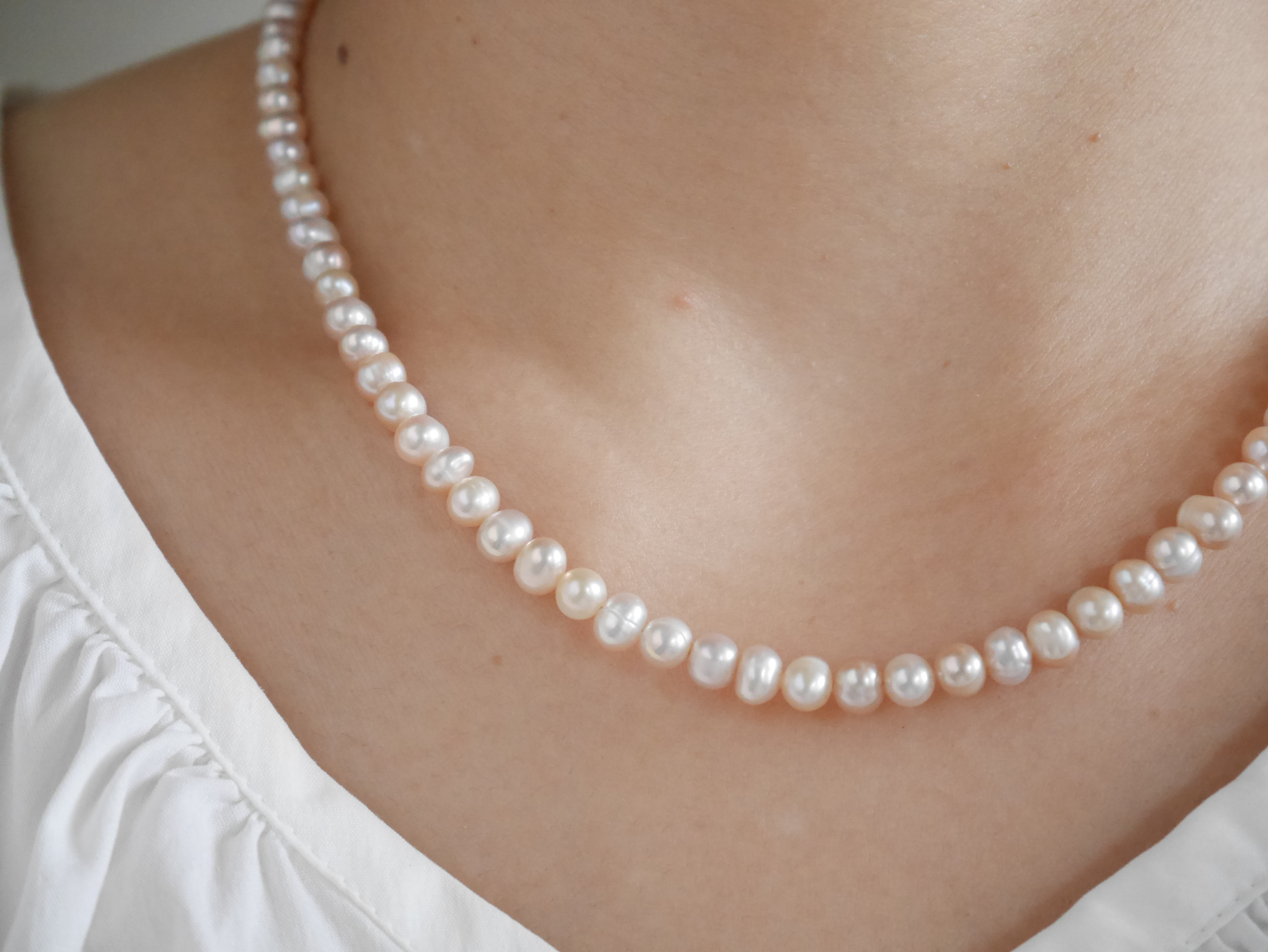 《Komore》肌なじみのいいバロックパールネックレス／小粒・ベージュピンク