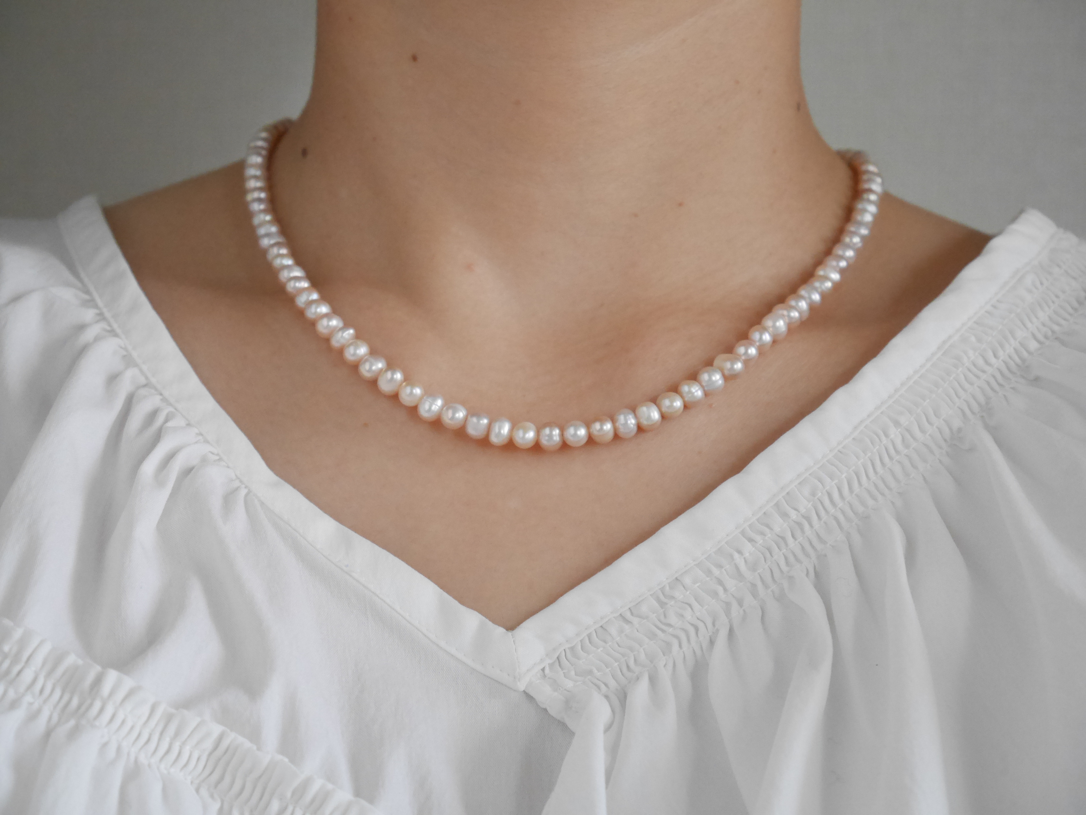 《Komore》肌なじみのいいバロックパールネックレス／小粒・ベージュピンク