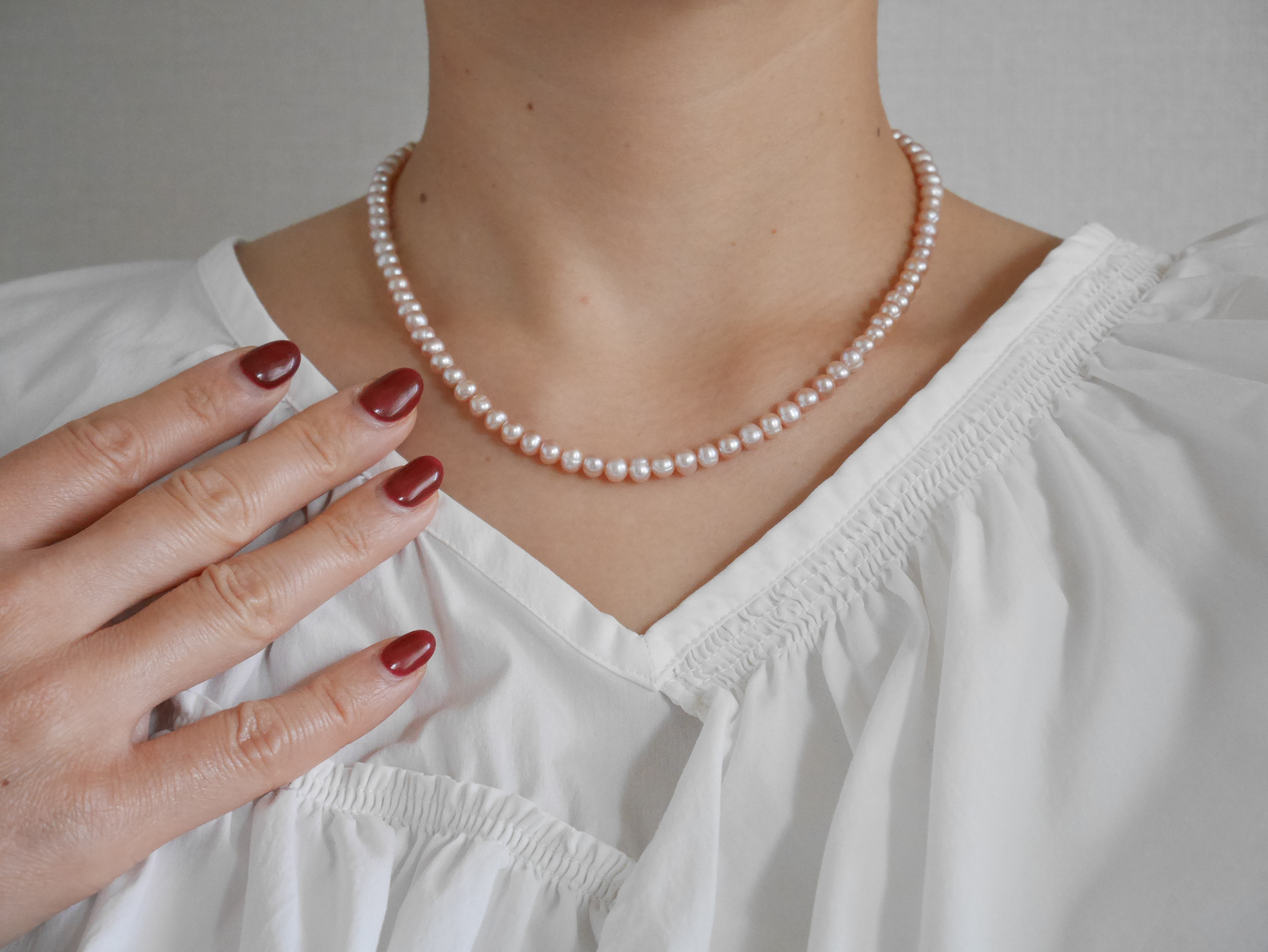 《Komore》肌なじみのいいバロックパールネックレス／小粒・ベージュピンク