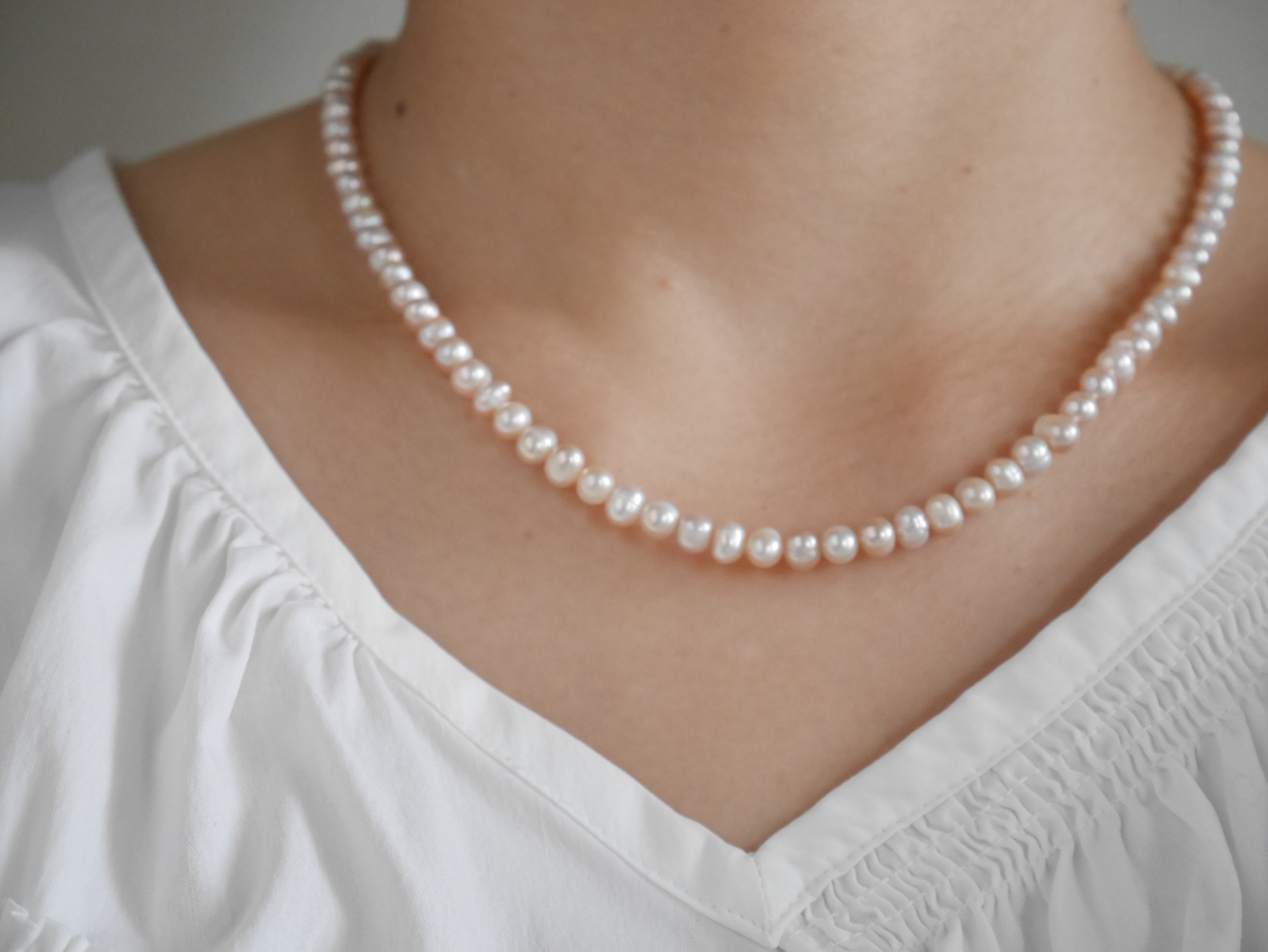 《Komore》肌なじみのいいバロックパールネックレス／小粒・ベージュピンク