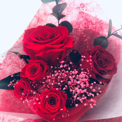プリザーブドフラワー赤い薔薇5輪のふんわり花束（花束ラッピング） 3枚目の画像