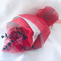 プリザーブドフラワー赤い薔薇5輪のふんわり花束（花束ラッピング） 4枚目の画像