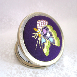 日本刺繍✳蝶々✳絹のコンパクトミラー  AG　◆紫色◆刺繍 手刺繍 伝統工芸 手鏡 ギフト 7枚目の画像