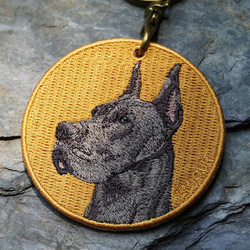 キーホルダー 犬 刺繍 大型犬 ペット 動物 愛犬 グレートデーン プレゼント ギフト  両面 ストラップ or-011 1枚目の画像