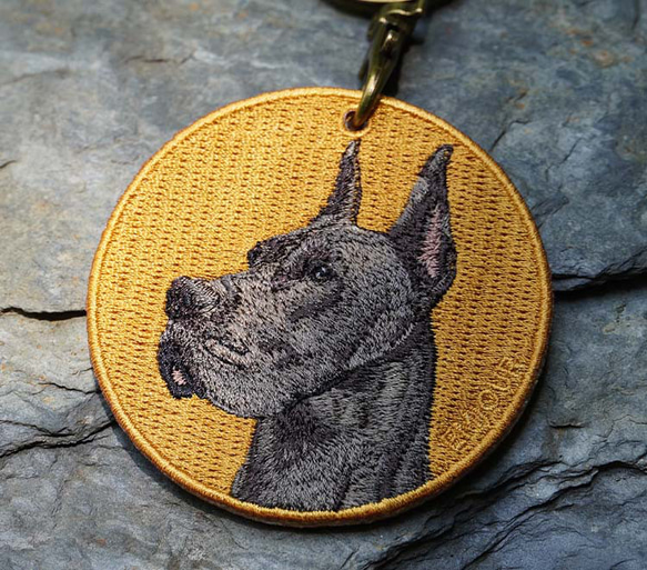 キーホルダー 犬 刺繍 大型犬 ペット 動物 愛犬 グレートデーン プレゼント ギフト  両面 ストラップ or-011 1枚目の画像