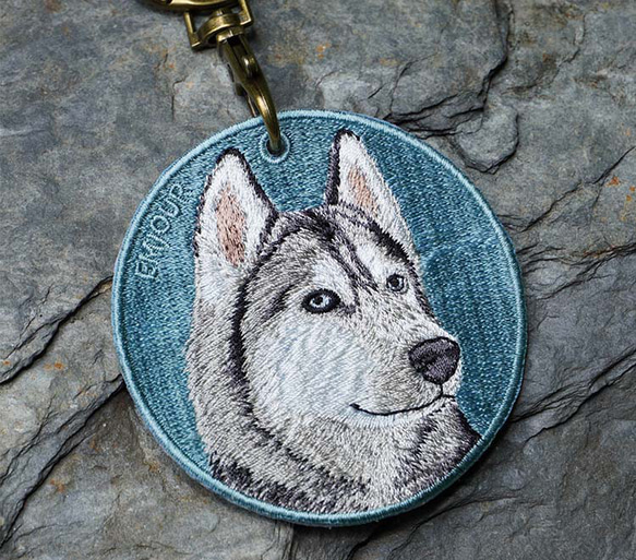 キーホルダー 犬 刺繍 大型犬 チャーム  動物 愛犬 ハスキー プレゼント ギフト  両面 ストラップ or-018 1枚目の画像